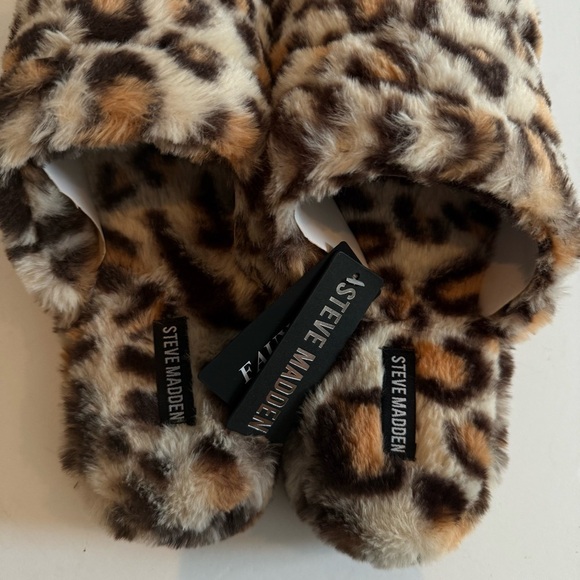 Steve Madden Fuzzy Leopard Slippers Women size XL (9-10) - Picture 6 of 7